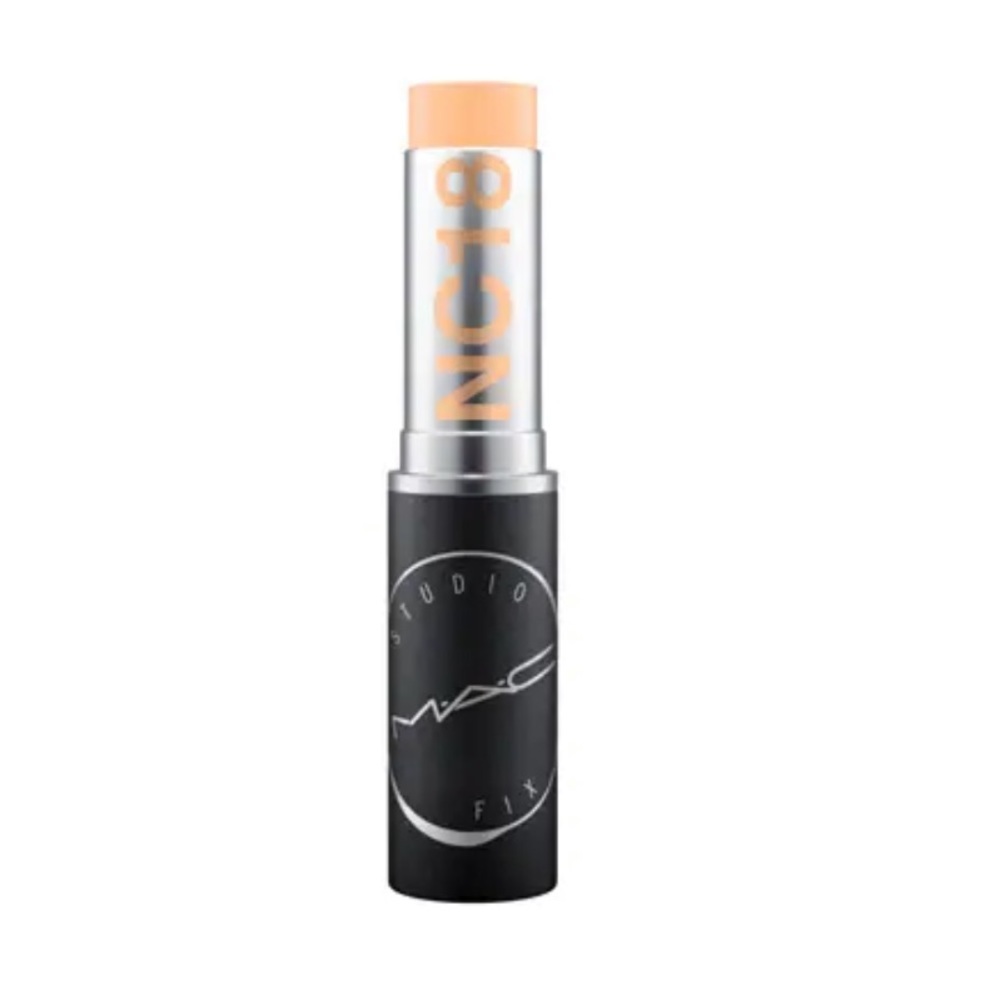 ✨ MAC STUDIO FIX SOFT MATTE FOUNDATION STICK NC18